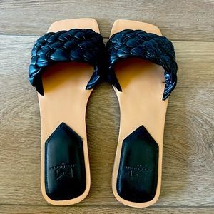 Marc Fisher Reanna slide. Black. Size 8